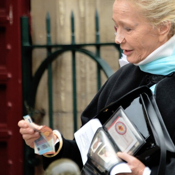 Exclusif - Brigitte Fossey aux obsèques de Marcelle Feuillade mère de Brigitte Fossey) en l'Eglise de Notre Dame de Boulogne Billancourt le 23 décembre 2016.