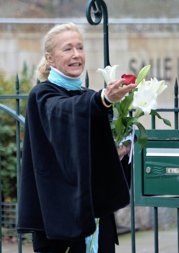 Exclusif - Brigitte Fossey aux obsèques de Marcelle Feuillade ( mère de Brigitte Fossey) en l'Eglise de Notre Dame de Boulogne Billancourt le 23 décembre 2016. 23/12/2016 - Boulogne Billancourt