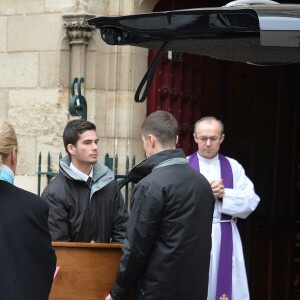 Exclusif - Brigitte Fossey et sa fille Marie aux obsèques de Marcelle Feuillade (mère de Brigitte Fossey) en l'Eglise de Notre Dame de Boulogne Billancourt le 23 décembre 2016.