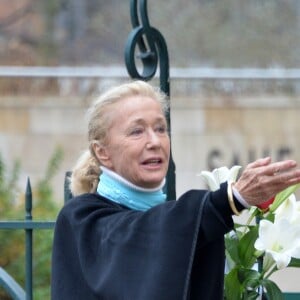 Exclusif - Brigitte Fossey et son mari Yves Samama aux obsèques de Marcelle Feuillade (mère de Brigitte Fossey) en l'Eglise de Notre Dame de Boulogne Billancourt le 23 décembre 2016.