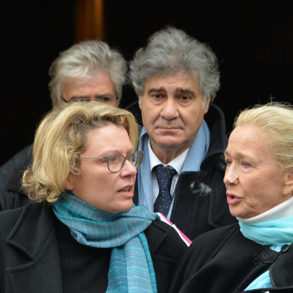 Exclusif - Brigitte Fossey, sa fille Marie et son mari Yves Samama aux obsèques de Marcelle Feuillade (mère de Brigitte Fossey) en l'Eglise de Notre Dame de Boulogne Billancourt le 23 décembre 2016.