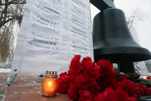 Hommage aux victimes du crash aérien en mer Noire à Donetsk, Ukraine le 25 décembre 2016. Un avion militaire russe qui se dirigeait vers la Syrie s'est abîmé en Mer Noire, quelques minutes après son décollage de Sotchi, Russie, le dimanche 25 décembre 2016.