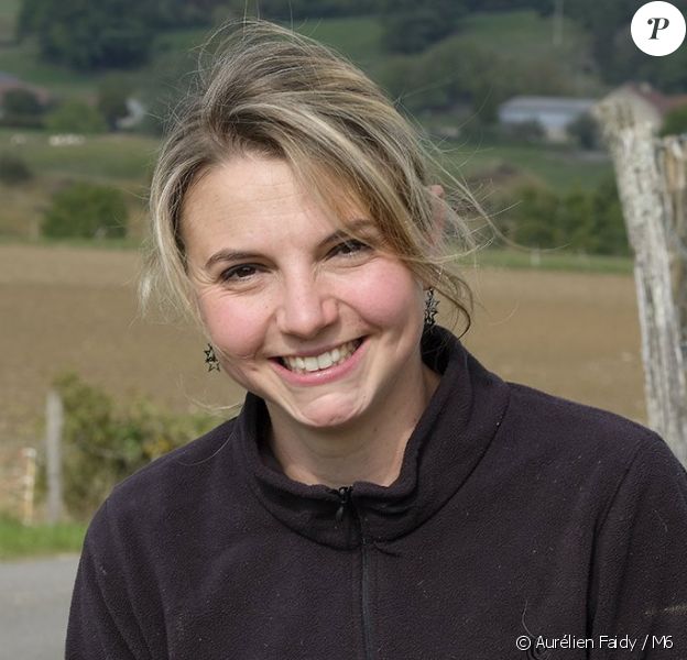 Nathalie, 27 ans, éleveuse de vaches et de chèvres pour le fromage en Bourgogne – Franche Comté. Candidate de "L'amour est dans le pré 2017". 