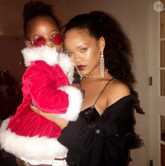 Rihanna fête Noël avec sa nièce Majesty. Photo postée sur Instagram le 25 décembre 2016.