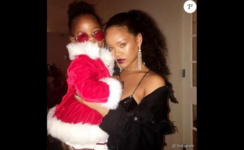 Rihanna fête Noël avec sa nièce Majesty. Photo postée sur Instagram le ...