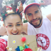 Miley Cyrus et Liam Hemsworth affichent leur amour pour fêter Noël. Photo postée sur Instagram le 25 décembre 2016.