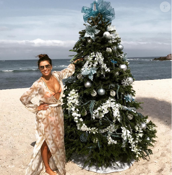 Eva Longoria en bikini pour fêter Noël. Photo postée sur Instagram le 25 décembre 2016.