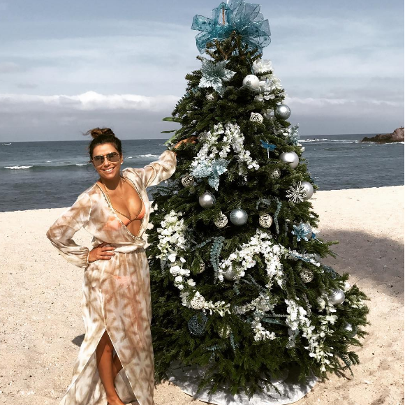 Eva Longoria en bikini pour fêter Noël. Photo postée sur Instagram le 25 décembre 2016.