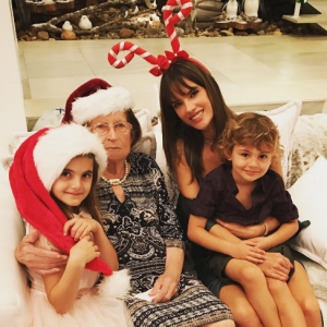 Alessandra Ambrosio fête Noël en famille. Photo postée sur Instagram le 25 décembre 2016.