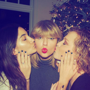 Lily Aldridge fête aussi Noël avec Taylor Swift. Photo postée sur Instagram le 25 décembre 2016.