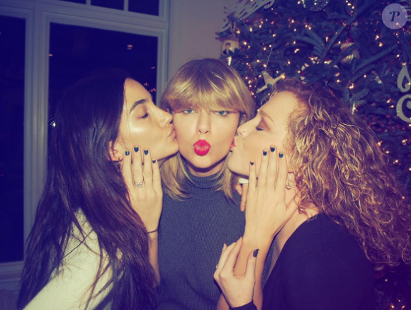 Lily Aldridge fête aussi Noël avec Taylor Swift. Photo postée sur Instagram le 25 décembre 2016.