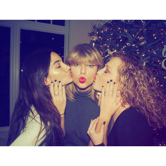 Lily Aldridge fête aussi Noël avec Taylor Swift. Photo postée sur Instagram le 25 décembre 2016.