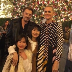 Johnny Hallyday avec sa femme Laeticia et ses filles Jade et Joy, à Los Angeles. Instagram, décembre 2016.