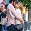 Exclusif - Heather Graham et son petit ami Tommy Alastra s'embrassent et se câlinent dans les rues de New York, le 26 septembre 2016