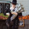 Exclusif - Adèle fait ses courses chez Whole Foods dans le quartier de Beverly Hills à Los Angeles, Californie, Etats-Unis, le 27 décembre 2016. Elle porte une bague à la main gauche...