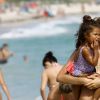 Doutzen Kroes et ses enfants Phyllon et Myllena s'amusent sur la plage de Miami. Le 3 janvier 2017.