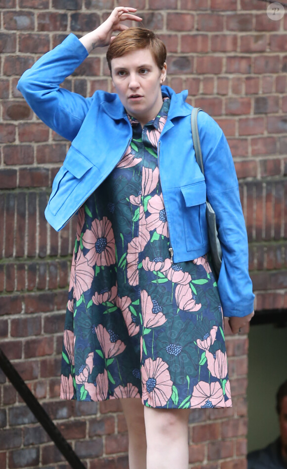 Lena Dunham sur le tournage de la série "Girls" à New York. Le 17 avril 2015