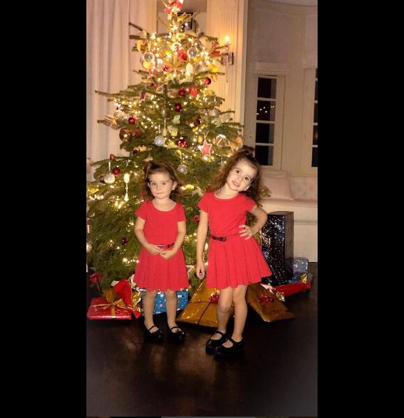 Jade Foret a partagé des photos de son Noël avec ses enfants sur Instagram. Janvier 2017. Ici, ses deux filles.