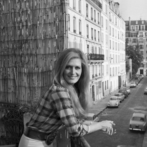 Archives - En France, à Paris, la chanteuse Dalida chez elle le 27 septembre 1972.