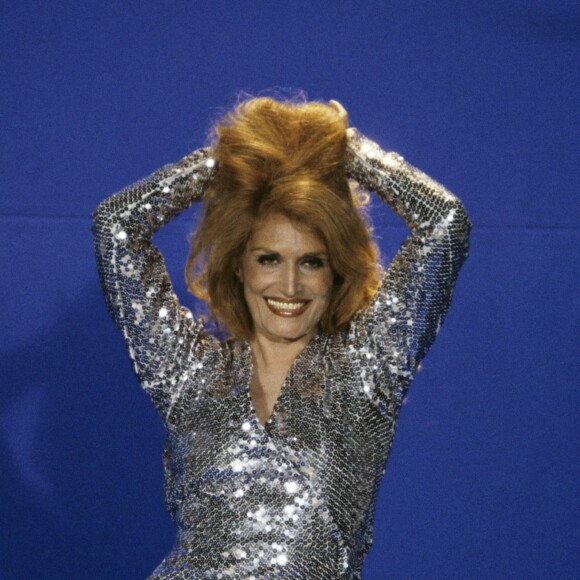 Archives - En France, à Paris, Dalida sur le plateau d'une émission le 9 avril 1979.