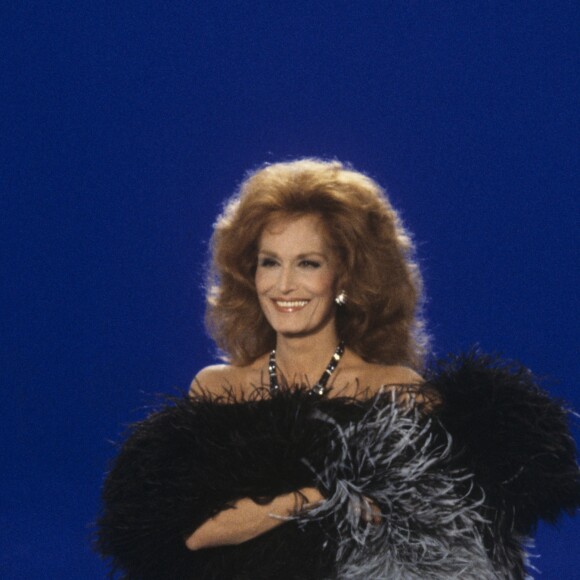 Archives - En France, à Paris, Dalida sur le plateau du "Show Dalida" en mars 1984.