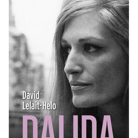David Lelait-Helo publie un livre sur Dalida aux éditions Telemaque, le 11 janvier 2016. Le livre est préfacé par Line Renaud.