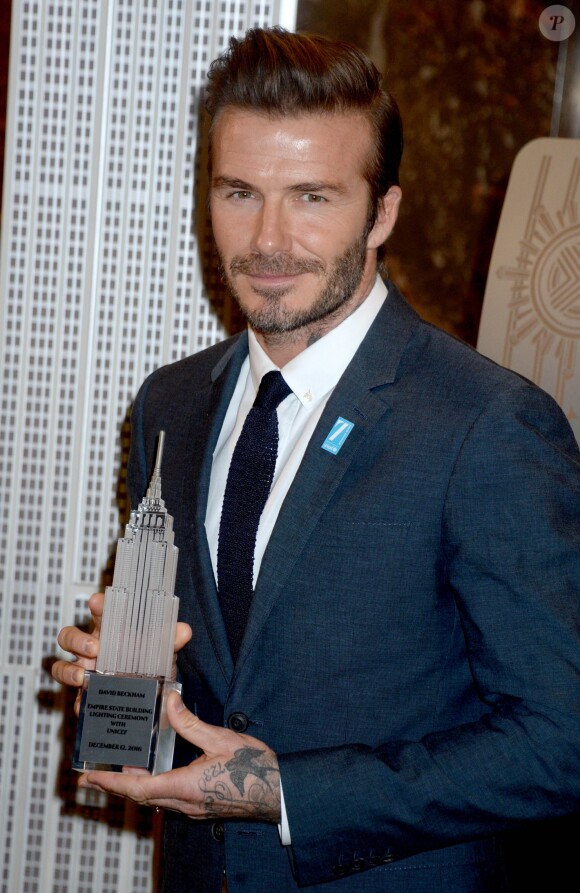 David Beckham, ambassadeur de bonne volonté de l'UNICEF illumine l'empire State Building pour les 70 ans de l'UNICEF à New York le 12 décembre 2016.