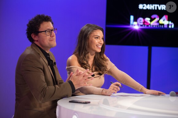 Romain Canot et Johanna Sansano sur le plateau du tournage de l'émission "Les 24h de la TV réalité", le 21 décembre 2016.