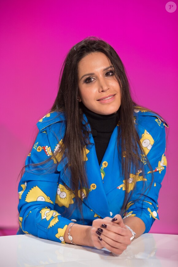 Somayeh sur le plateau du tournage de l'émission "Les 24h de la TV réalité", le 21 décembre 2016.