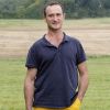Pierre- Emmanuel (43 ans), céréalier et éleveur de vaches laitières et allaitantes en Centre-Val-de-Loire. "L'amour est dans le pré 2017" sur M6. Janvier 2017.