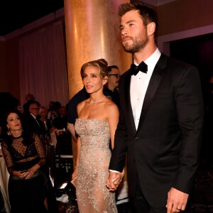 Chris Hemsworth et Elsa Pataky arrivent dans l'International Ballroom pour les Golden Globe Awards. Los Angeles, le 8 janvier 2017.