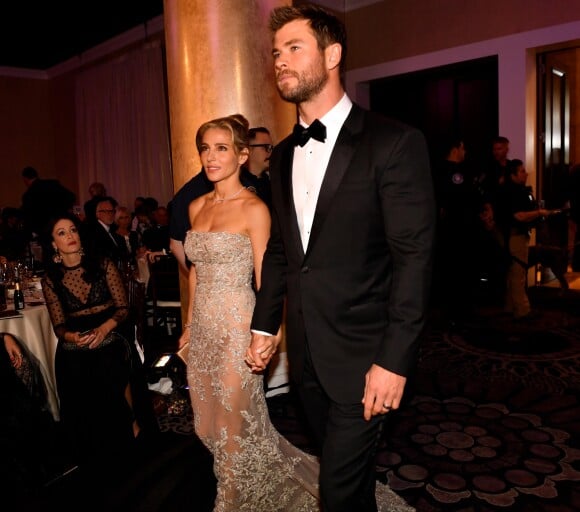 Chris Hemsworth et Elsa Pataky arrivent dans l'International Ballroom pour les Golden Globe Awards. Los Angeles, le 8 janvier 2017.