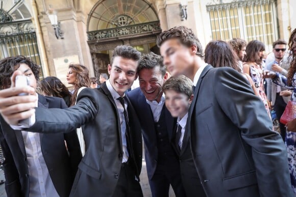 Benjamin Castaldi et ses trois fils Julien, Simon et Enzo (selfie) - Arrivées à la mairie - Mariage de Benjamin Castaldi et Aurore Aleman à la mairie de Marseille, le 27 août 2016.