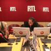 Mimie Mathy invitée de l'animateur Marc-Olivier Fogiel sur RTL, le 10 janvier 2017