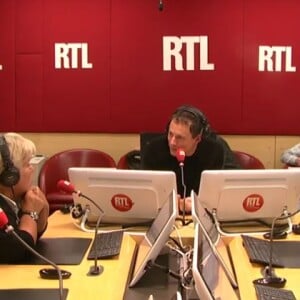 Mimie Mathy invitée de l'animateur Marc-Olivier Fogiel sur RTL, le 10 janvier 2017