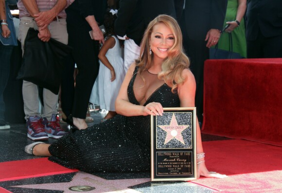Mariah Carey reçoit son étoile sur le Walk of Fame à Hollywood, le 5 août 2015.