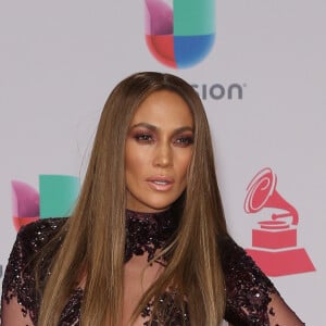 Jennifer Lopez lors du photocall des arrivées de la 17ème soirée des "Latin Grammy Awards" au T-Mobile Arena à Las Vegas, Nevada, Etats-Unis, le 17 novembre 2016. © MJT/AdMedia/Zuma Press/Bestimage