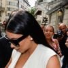 Kim Kardashian quitte l'hôtel du Peninsula, à Paris, le 21 juillet 2015.