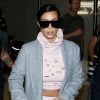 Kim Kardashian avec sa fille North à l'aéroport de Los Angeles le 1er octobre 2014.