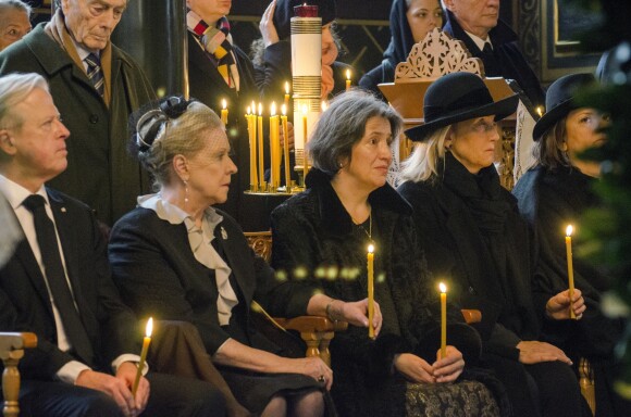 La veuve du prince Dimitri Romanovitch de Russie Dorrit Reventlow, le comte Pierre Cheremetieff et d'autres membres de la famille Romanov lors des funérailles du princerusse en l'église orthodoxe russe St Alexandre Nevsky à Copenhague, le 10 janvier 2017.