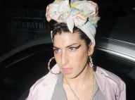 VIDEO + PHOTOS : Amy Winehouse, après le bain de soleil topless, voici sa tenue du soir : le filet de pêche !