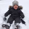 La princesse Madeleine de Suède a publié le 10 janvier 2017 sur sa page Facebook des photos de ses enfants la princesse Leonore et le prince Nicolas en vacances à la neige pour présenter ses voeux pour l'année 2017 à ses abonnés.