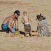 Exclusif - Fergie, son mari Josh Duhamel et leur fils Axl en vacances sur une plage de Maui à Hawaï le 4 janvier 2017.