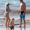 Exclusif - Fergie, son mari Josh Duhamel et leur fils Axl en vacances sur une plage de Maui à Hawaï le 4 janvier 2017.