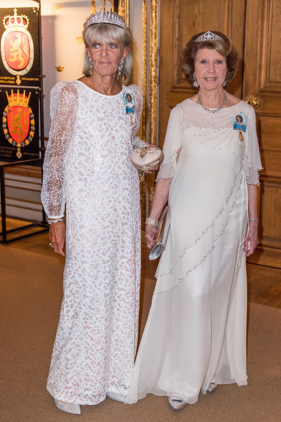 La princesse Birgitta et la princesse Désirée de Suède lors du banquet donné en l'honneur du 70e anniversaire de leur frère le roi Carl XVI Gustaf de Suède au palais royal à Stockholm, le 30 avril 2016.