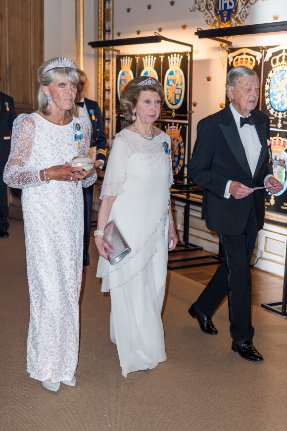 La princesse Birgitta et la princesse Désirée de Suède lors du banquet donné en l'honneur du 70e anniversaire de leur frère le roi Carl XVI Gustaf au palais royal à Stockholm, le 30 avril 2016.