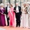 La princesse Christina de Suède, son mari Tord Magnuson, la princesse Désirée, son mari Niclas Silfverschiöld, la princesse Birgitta, la princesse Margaretha au mariage du prince Carl Philip de Suède et Sofia Hellqvist à la chapelle du palais royal à Stockholm le 13 juin 2015