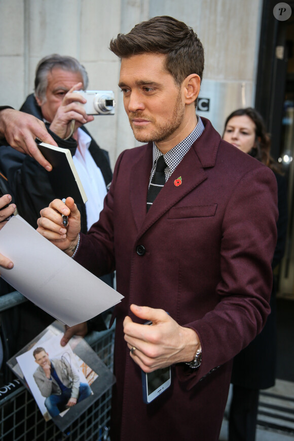 Michael Buble à la sortie des studios BBC Radio Two à Londres, Royaume Uni, le 28 octobre 2016.