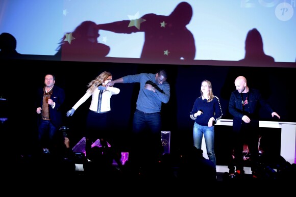 Patrick Timsit, Pascale Arbillot, Omar Sy, Audrey Lamy et Franck Gastambide (les membres du jury) dansent sur la scène - Cérémonie d'ouverture du 20e Festival du film de comédie à l'Alpe d'Huez, le 17 janvier 2017. © Dominique Jacovides/Bestimage