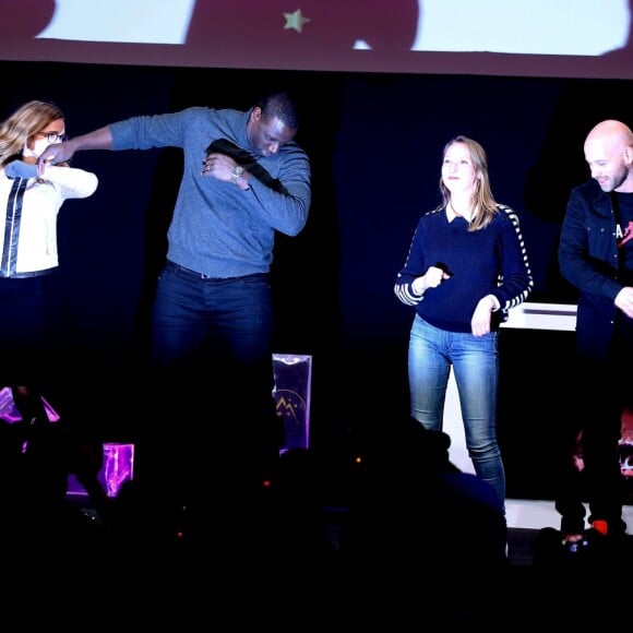 Patrick Timsit, Pascale Arbillot, Omar Sy, Audrey Lamy et Franck Gastambide (les membres du jury) dansent sur la scène - Cérémonie d'ouverture du 20e Festival du film de comédie à l'Alpe d'Huez, le 17 janvier 2017. © Dominique Jacovides/Bestimage